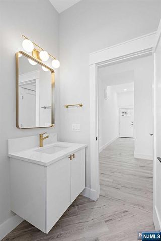 213 7th Street, Palisades Park, NJ 07650