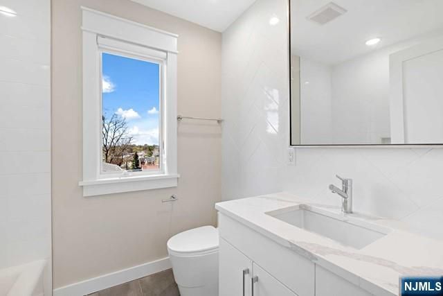 213 7th Street, Palisades Park, NJ 07650