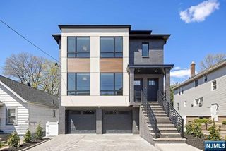 213 7th Street, Palisades Park, NJ 07650