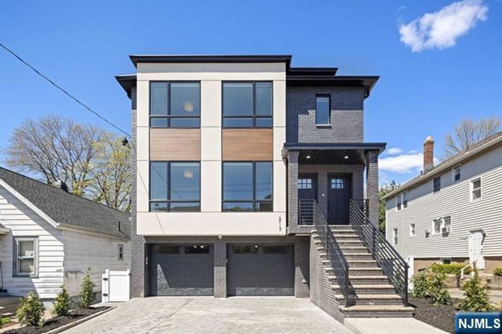 213 7th Street, Palisades Park, NJ 07650