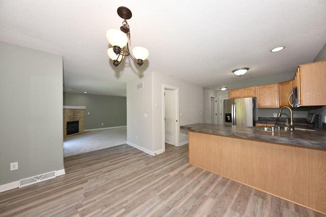 1123 White Sands COURT, West Bend, WI 53090