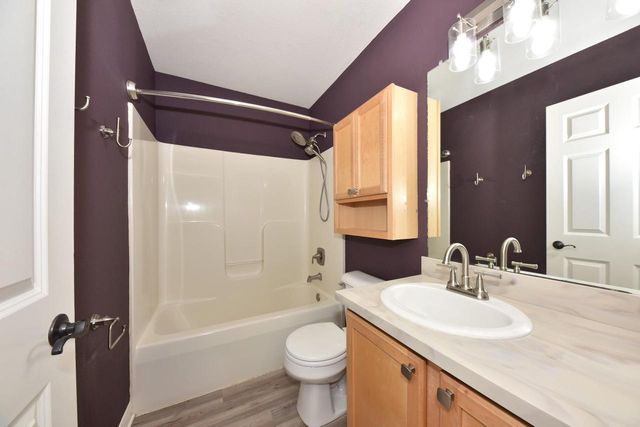 1123 White Sands COURT, West Bend, WI 53090