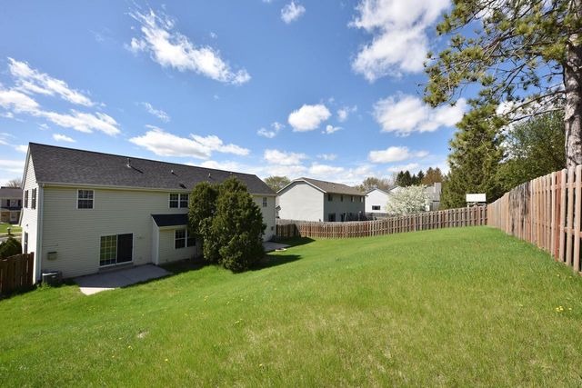 1123 White Sands COURT, West Bend, WI 53090