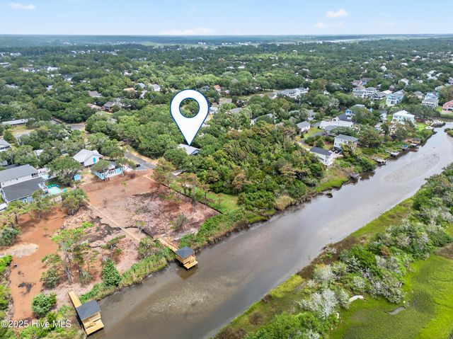 108 SE 37th Street, Oak Island, NC 28465