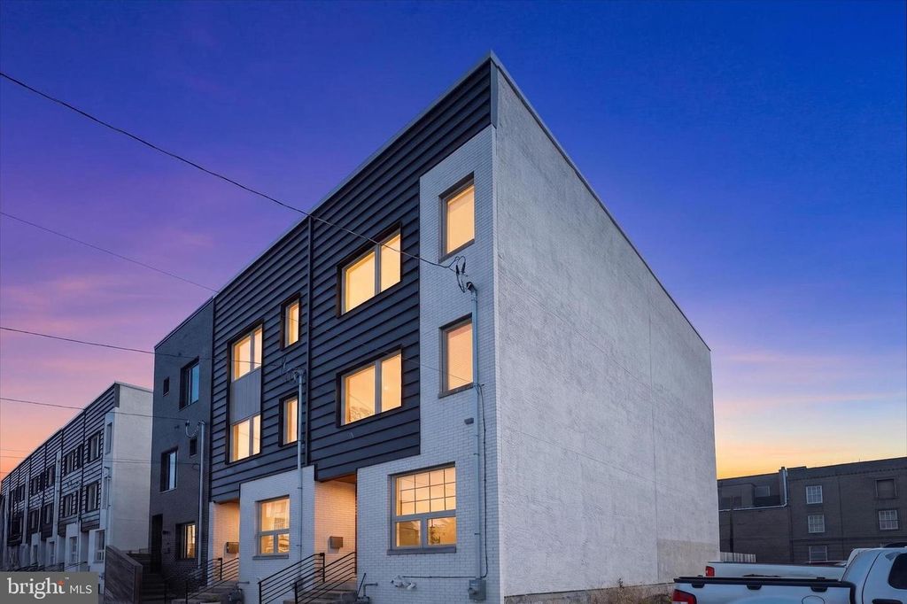 1943 E CUMBERLAND ST, Philadelphia, PA 19125