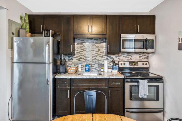 801 Hillview Hts Apt 212, Nashville, TN 37204