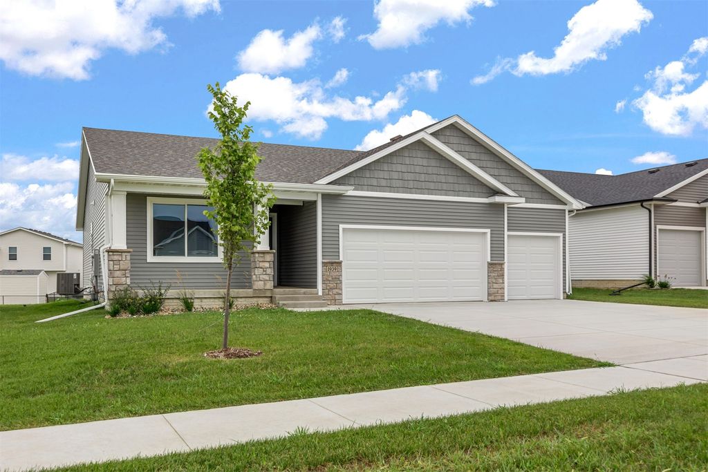 1939 Tuscany Drive SE, Altoona, IA 50009