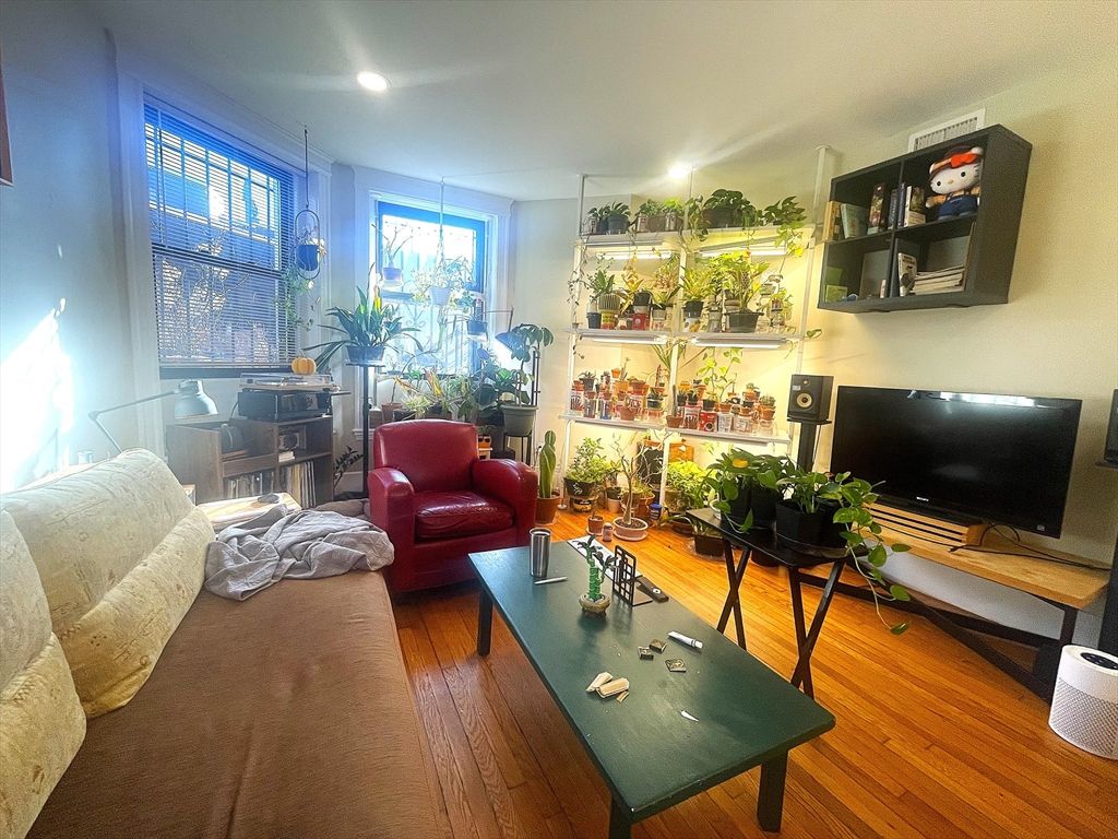 1914 Beacon 1, Boston, MA 02135