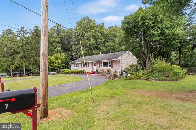 7 CHAMBERS RD, Millstone Township, NJ 08510