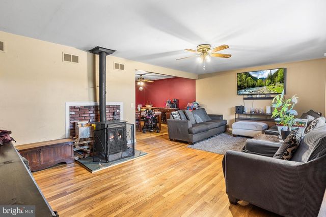 7 CHAMBERS RD, Millstone Township, NJ 08510