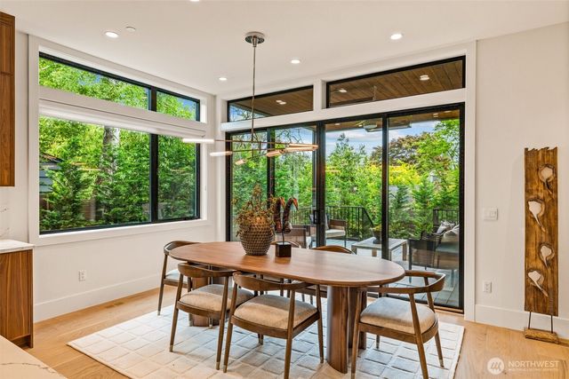 8458 NE 9th Street, Medina, WA 98039