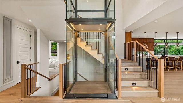 8458 NE 9th Street, Medina, WA 98039