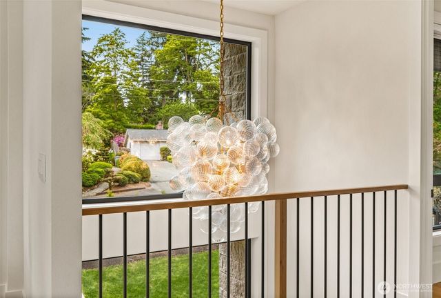 8458 NE 9th Street, Medina, WA 98039