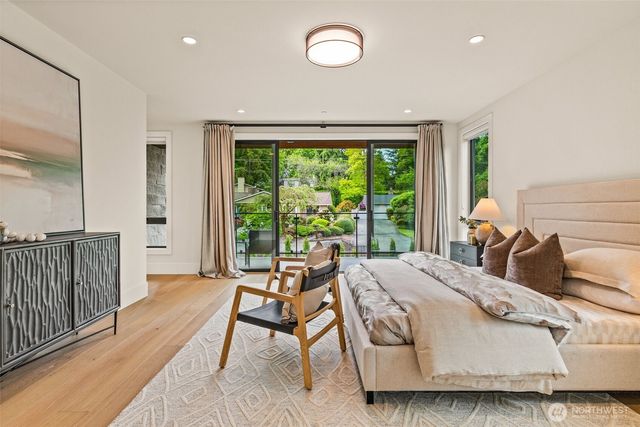 8458 NE 9th Street, Medina, WA 98039