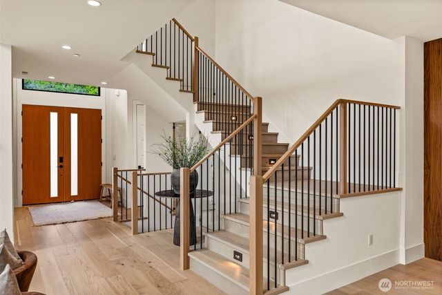 8458 NE 9th Street, Medina, WA 98039