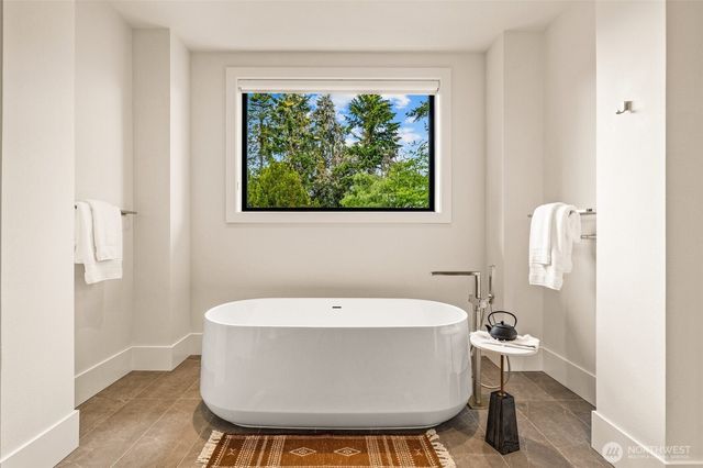 8458 NE 9th Street, Medina, WA 98039