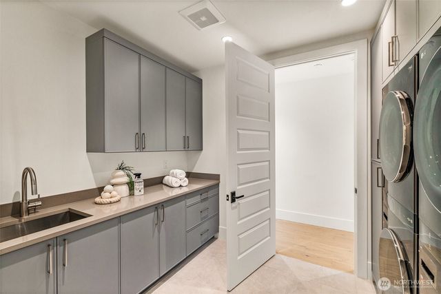 8458 NE 9th Street, Medina, WA 98039