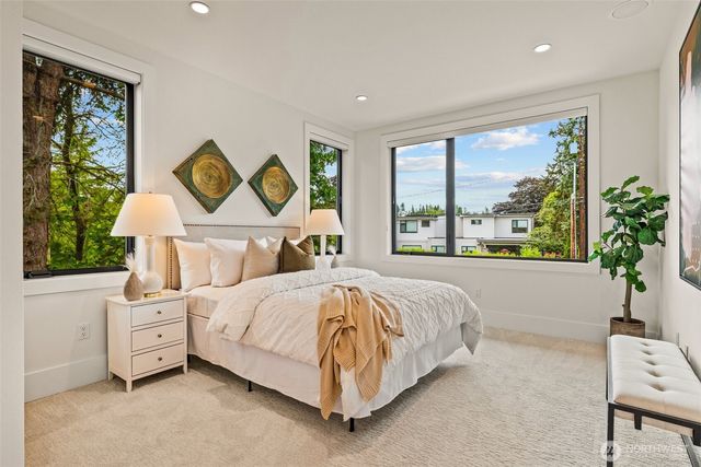 8458 NE 9th Street, Medina, WA 98039