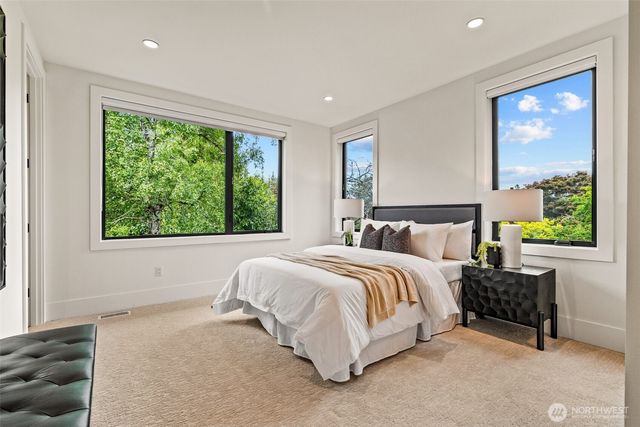 8458 NE 9th Street, Medina, WA 98039