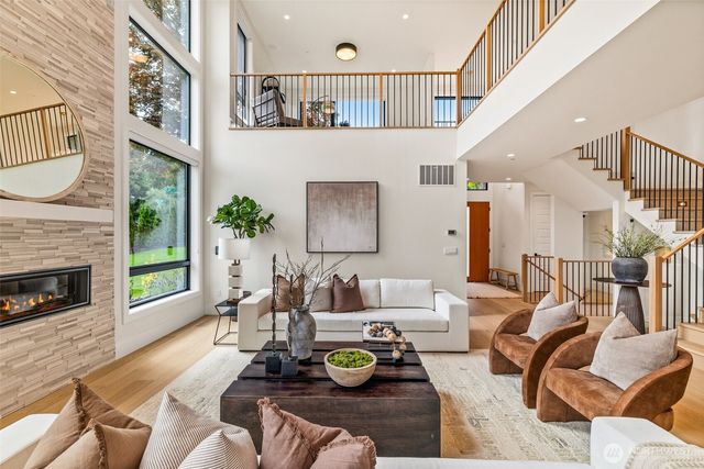 8458 NE 9th Street, Medina, WA 98039