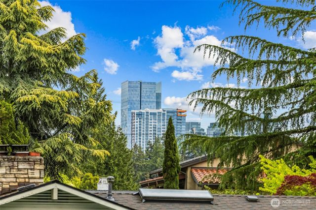 8458 NE 9th Street, Medina, WA 98039