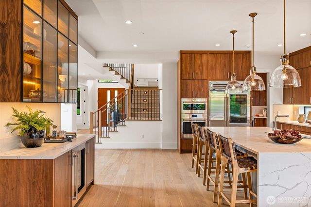 8458 NE 9th Street, Medina, WA 98039