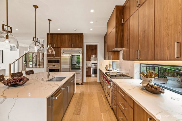 8458 NE 9th Street, Medina, WA 98039