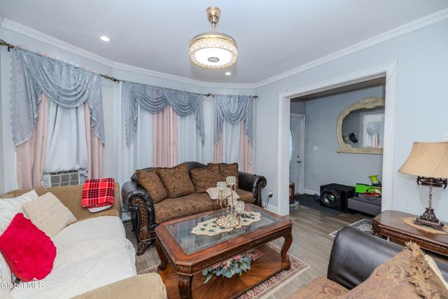 22 Elder Street, Schenectady, NY 12304