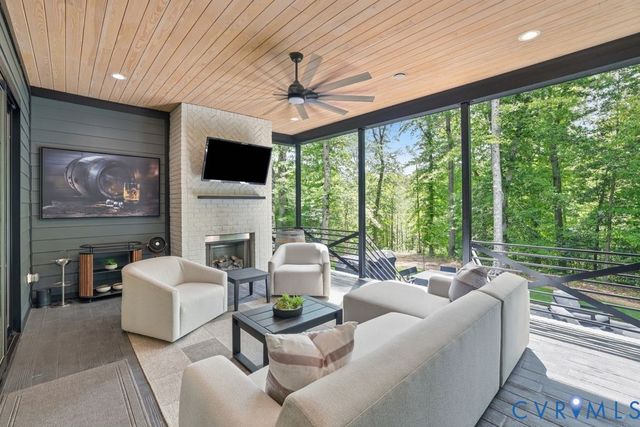 8576 Barrique Rd, New Kent, VA 23124