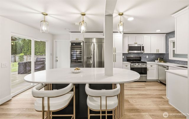 7664 NE 14th Street, Medina, WA 98039