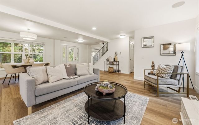 7664 NE 14th Street, Medina, WA 98039
