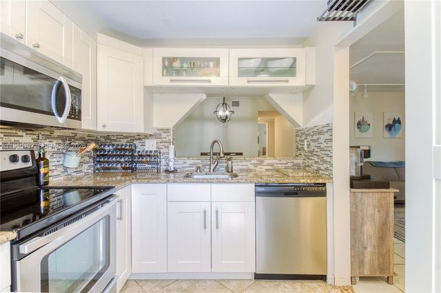 3095 N Oakland Forest Drive 104, Oakland Park, FL 33309