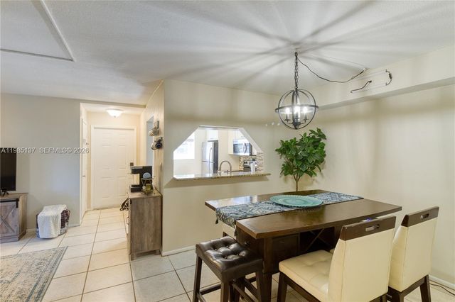 3095 N Oakland Forest Drive 104, Oakland Park, FL 33309