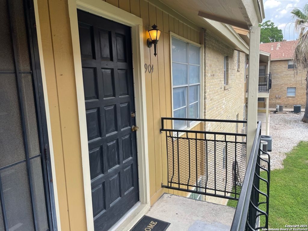 923 Vance Jackson Rd Apt 904, San Antonio, TX 78201