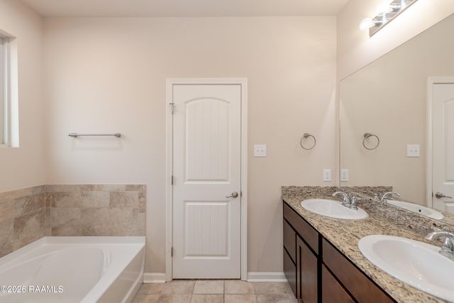 112 Merrydale Lane, Rayne, LA 70578