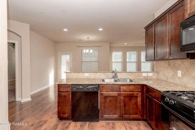 112 Merrydale Lane, Rayne, LA 70578