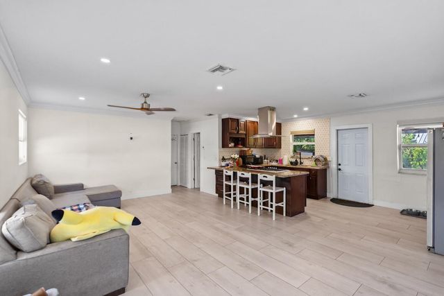 1446 W JENNINGS Street, Lantana, FL 33462