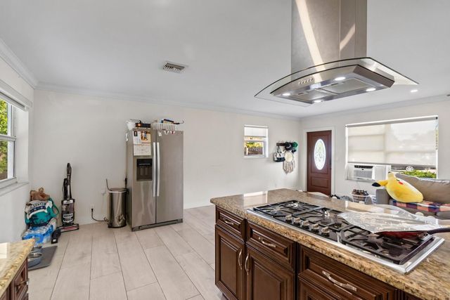 1446 W JENNINGS Street, Lantana, FL 33462