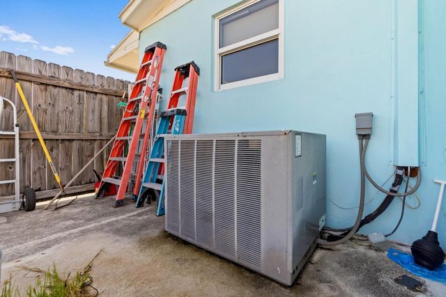 1446 W JENNINGS Street, Lantana, FL 33462