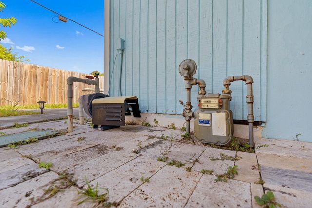 1446 W JENNINGS Street, Lantana, FL 33462