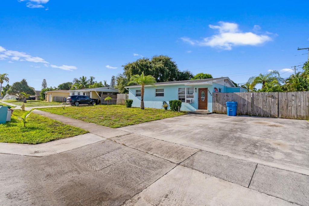 1446 W JENNINGS Street, Lantana, FL 33462