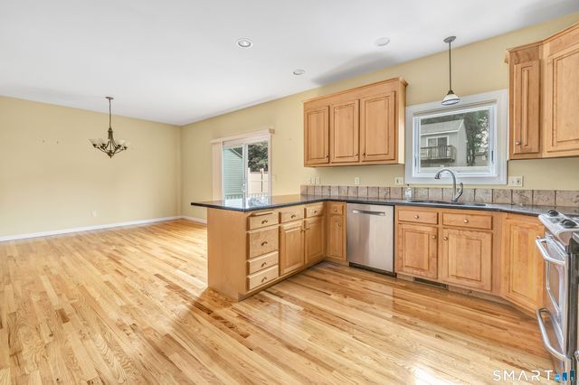 36 Pawtucket Avenue, Shelton, CT 06484