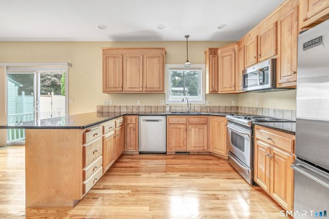 36 Pawtucket Avenue, Shelton, CT 06484
