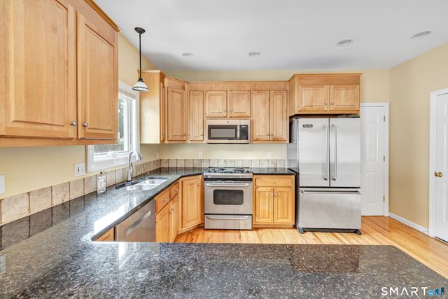 36 Pawtucket Avenue, Shelton, CT 06484