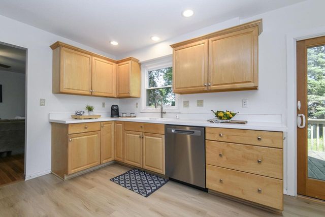 519 Greenfield DRIVE, Grafton, WI 53024