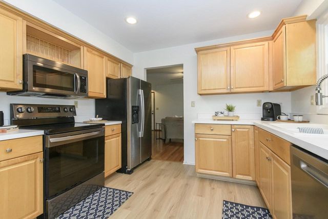 519 Greenfield DRIVE, Grafton, WI 53024