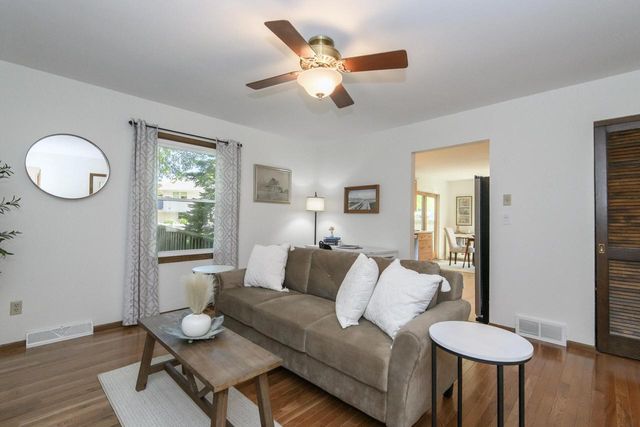 519 Greenfield DRIVE, Grafton, WI 53024