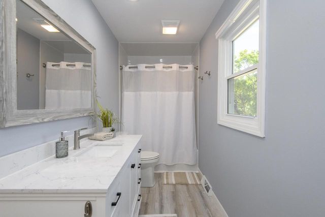 519 Greenfield DRIVE, Grafton, WI 53024