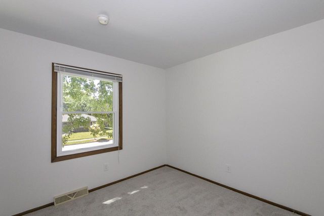 519 Greenfield DRIVE, Grafton, WI 53024