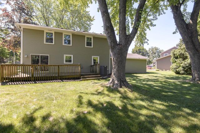 519 Greenfield DRIVE, Grafton, WI 53024